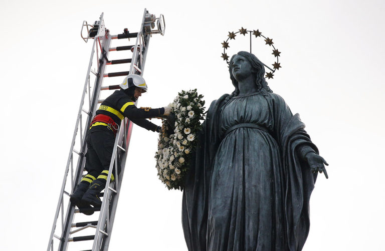 Immaculate Conception is feast of hope for sinners, pope says