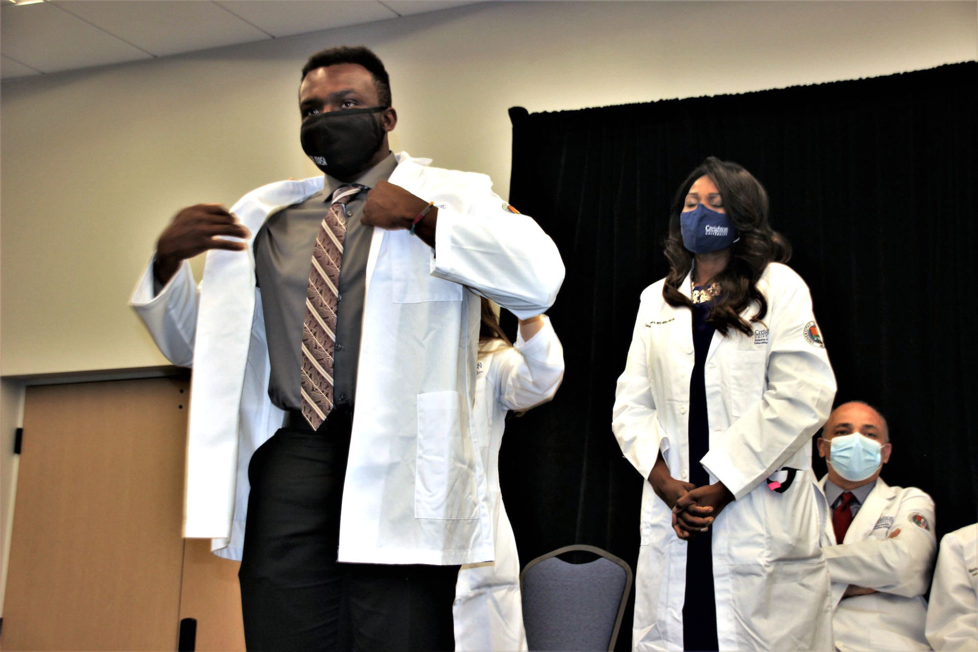 100 don white coats as Creighton’s first fouryear medical class at new