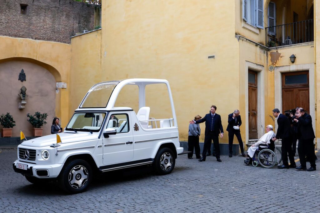 Pope Francis Receives New All Electric Popemobile The Catholic Sun